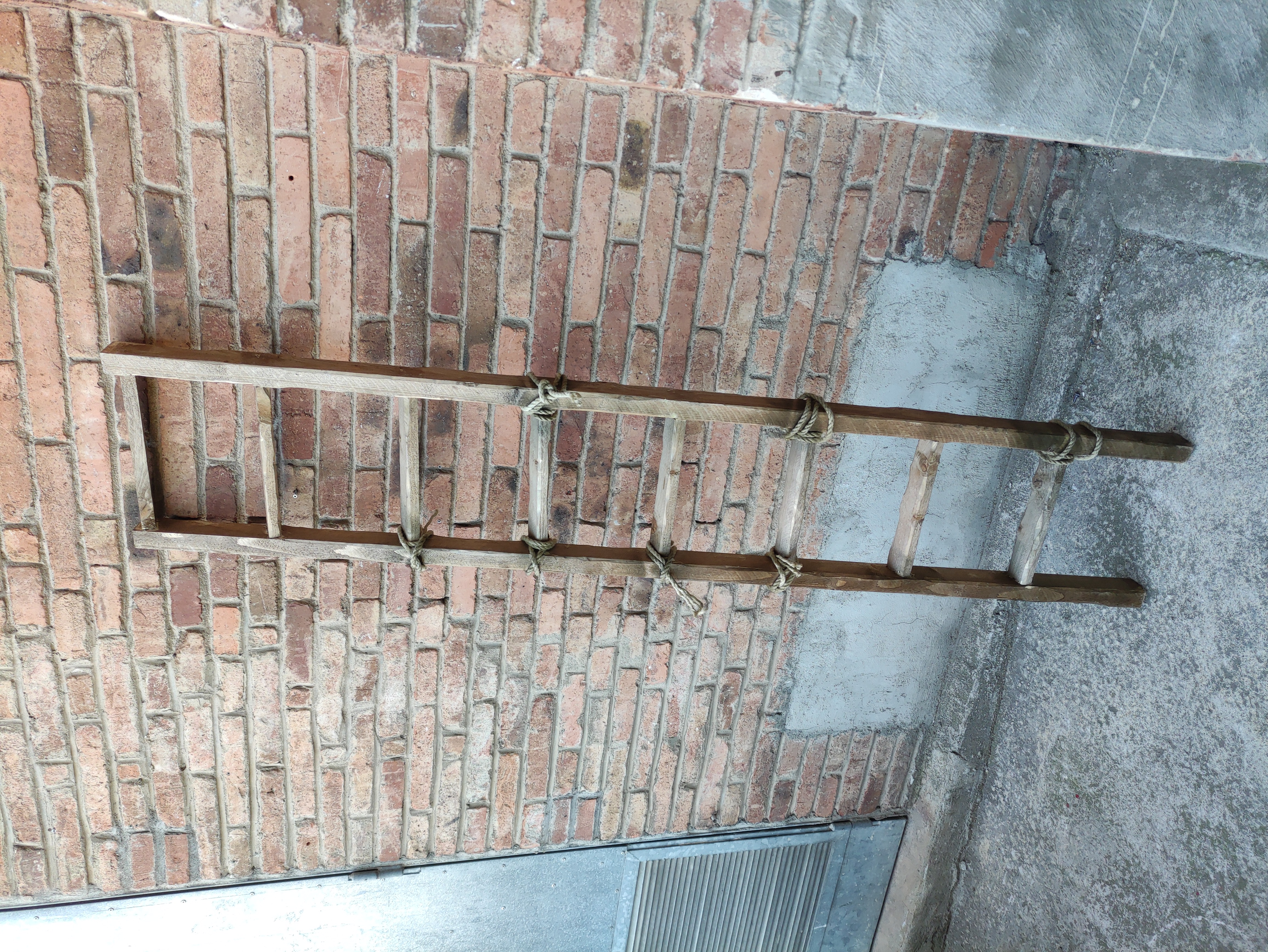 escalera 8peldaños nohabil madera 200x38x5_5 1u